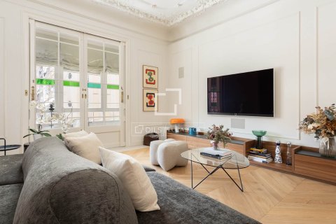 Продажа квартиры в Барселона, Испания 4 спальни, 231м2 №193684 - фото 5