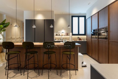 Продажа квартиры в Барселона, Испания 4 спальни, 231м2 №193684 - фото 22