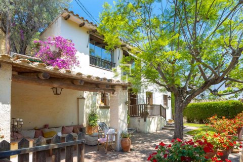 Finca myytävänä Cabrils, Barcelona, Espanja, 4 makuuhuonetta, 232 m2 No. 193688 - kuva 2