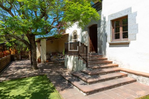 Finca myytävänä Cabrils, Barcelona, Espanja, 4 makuuhuonetta, 232 m2 No. 193688 - kuva 3