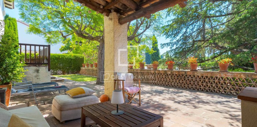 Finca Cabrils, Barcelona, Espanja 4 makuuhuonetta, 232 m2 No. 193688