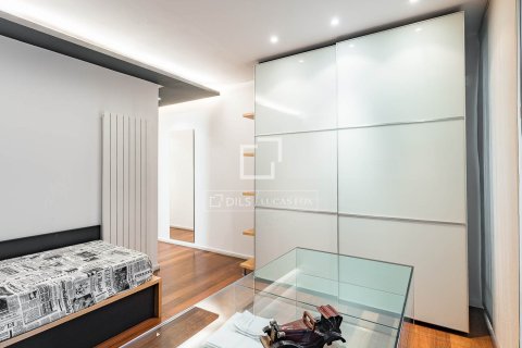 Villa in vendita a Barcelona, Spagna 4 camere da letto, 326 mq. N° 193686 - foto 28