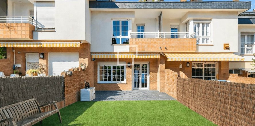 Villa in Sant Cugat Del Valles, Barcelona, Spain 4 bedrooms, 256 sq.m. No. 150319