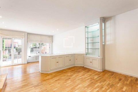 Villa for sale in Sant Cugat Del Valles, Barcelona, Spain 4 bedrooms, 256 sq.m. No. 150319 - photo 3