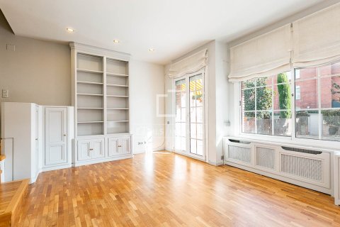 Villa for sale in Sant Cugat Del Valles, Barcelona, Spain 4 bedrooms, 256 sq.m. No. 150319 - photo 6