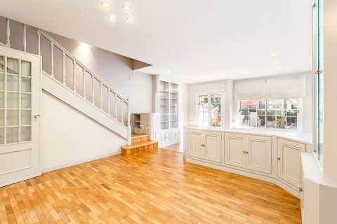 Villa for sale in Sant Cugat Del Valles, Barcelona, Spain 4 bedrooms, 256 sq.m. No. 150319 - photo 4