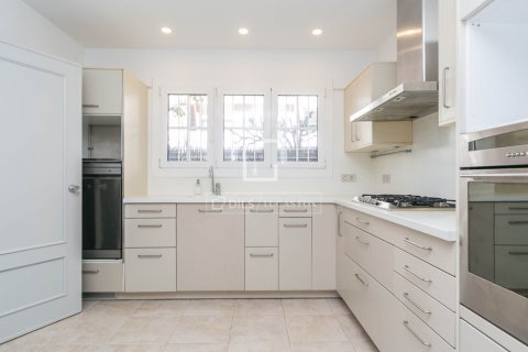 Villa for sale in Sant Cugat Del Valles, Barcelona, Spain 4 bedrooms, 256 sq.m. No. 150319 - photo 14