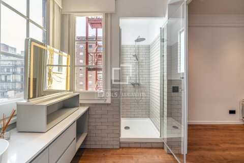 Apartment for sale in Barcelona, Spain 3 bedrooms, 120 sq.m. No. 150318 - photo 28