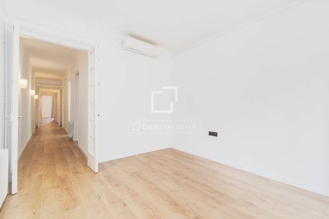 Apartment for sale in Barcelona, Spain 3 bedrooms, 120 sq.m. No. 150318 - photo 5