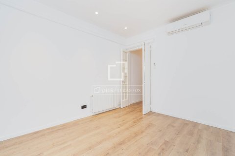 Apartment for sale in Barcelona, Spain 3 bedrooms, 120 sq.m. No. 150318 - photo 6