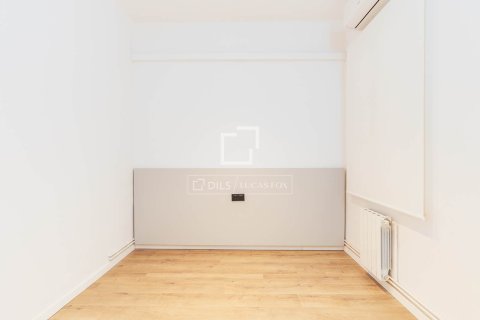 Apartment for sale in Barcelona, Spain 3 bedrooms, 120 sq.m. No. 150318 - photo 21