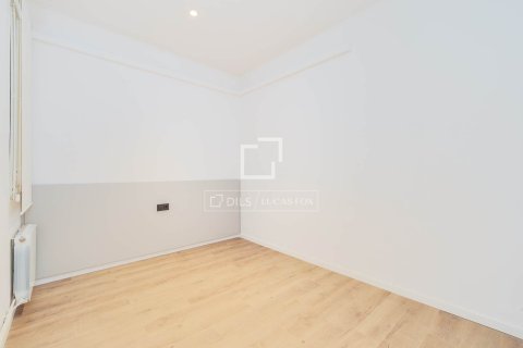 Apartment for sale in Barcelona, Spain 3 bedrooms, 120 sq.m. No. 150318 - photo 7