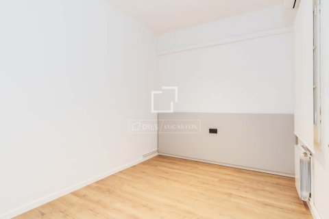 Apartment for sale in Barcelona, Spain 3 bedrooms, 120 sq.m. No. 150318 - photo 20