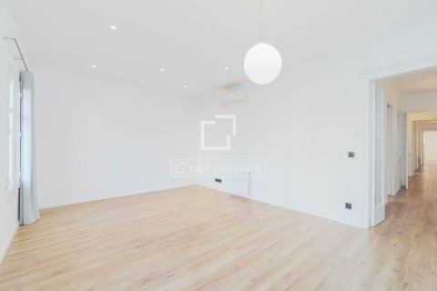 Apartment for sale in Barcelona, Spain 3 bedrooms, 120 sq.m. No. 150318 - photo 26