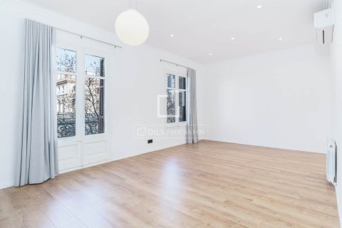Apartment for sale in Barcelona, Spain 3 bedrooms, 120 sq.m. No. 150318 - photo 3