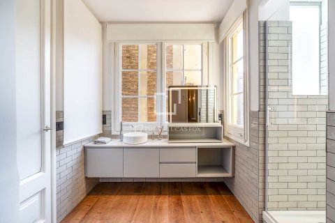 Apartment for sale in Barcelona, Spain 3 bedrooms, 120 sq.m. No. 150318 - photo 30