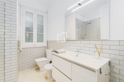 Apartment for sale in Barcelona, Spain 3 bedrooms, 120 sq.m. No. 150318 - photo 11