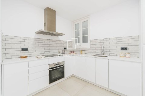 Apartment for sale in Barcelona, Spain 3 bedrooms, 120 sq.m. No. 150318 - photo 14