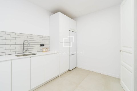 Apartment for sale in Barcelona, Spain 3 bedrooms, 120 sq.m. No. 150318 - photo 24