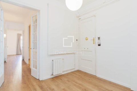Apartment for sale in Barcelona, Spain 3 bedrooms, 120 sq.m. No. 150318 - photo 17