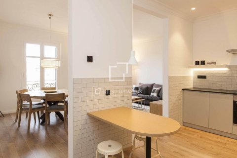 Apartment à vendre à Barcelona, Espagne, 3 chambres, 120 m2 No. 150317 - photo 2