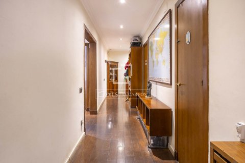 Huoneisto myytävänä Barcelona, Espanja, 4 makuuhuonetta, 164 m2 No. 192721 - kuva 19