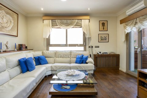 Huoneisto myytävänä Barcelona, Espanja, 4 makuuhuonetta, 164 m2 No. 192721 - kuva 5