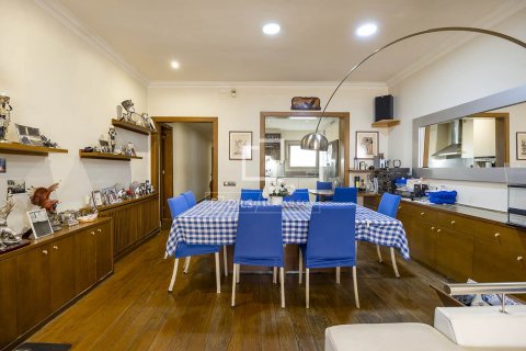 Huoneisto myytävänä Barcelona, Espanja, 4 makuuhuonetta, 164 m2 No. 192721 - kuva 3