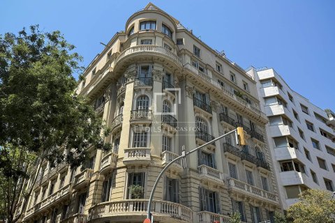 Huoneisto myytävänä Barcelona, Espanja, 4 makuuhuonetta, 164 m2 No. 192721 - kuva 2