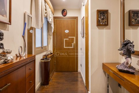 Huoneisto myytävänä Barcelona, Espanja, 4 makuuhuonetta, 164 m2 No. 192721 - kuva 26