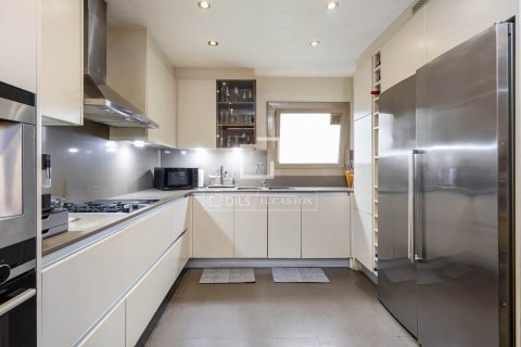 Huoneisto myytävänä Barcelona, Espanja, 4 makuuhuonetta, 164 m2 No. 192721 - kuva 7