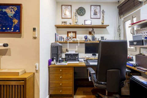 Huoneisto myytävänä Barcelona, Espanja, 4 makuuhuonetta, 164 m2 No. 192721 - kuva 25