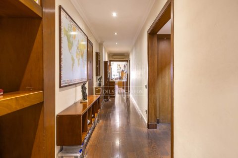 Huoneisto myytävänä Barcelona, Espanja, 4 makuuhuonetta, 164 m2 No. 192721 - kuva 17