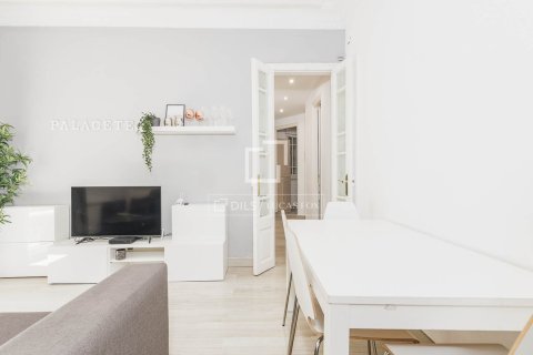 Huoneisto myytävänä Barcelona, Espanja, 4 makuuhuonetta, 88 m2 No. 192719 - kuva 13