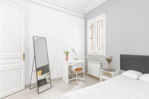 Huoneisto myytävänä Barcelona, Espanja, 4 makuuhuonetta, 88 m2 No. 192719 - kuva 18