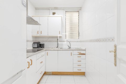 Huoneisto myytävänä Barcelona, Espanja, 4 makuuhuonetta, 88 m2 No. 192719 - kuva 16