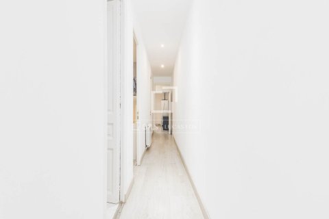 Huoneisto myytävänä Barcelona, Espanja, 4 makuuhuonetta, 88 m2 No. 192719 - kuva 30