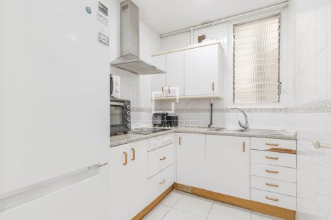 Huoneisto myytävänä Barcelona, Espanja, 4 makuuhuonetta, 88 m2 No. 192719 - kuva 15