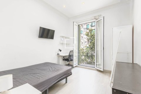 Huoneisto myytävänä Barcelona, Espanja, 4 makuuhuonetta, 88 m2 No. 192719 - kuva 2