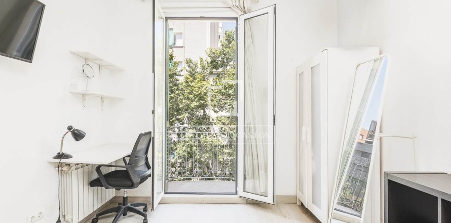 Huoneisto Barcelona, Espanja 4 makuuhuonetta, 88 m2 No. 192719