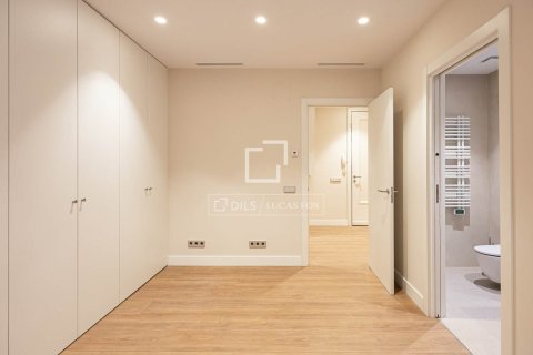 Huoneisto myytävänä Barcelona, Espanja, 4 makuuhuonetta, 204 m2 No. 192715 - kuva 17