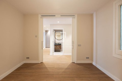 Huoneisto myytävänä Barcelona, Espanja, 4 makuuhuonetta, 204 m2 No. 192715 - kuva 13