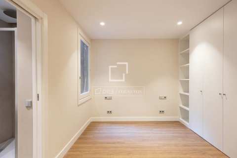 Huoneisto myytävänä Barcelona, Espanja, 4 makuuhuonetta, 204 m2 No. 192715 - kuva 15