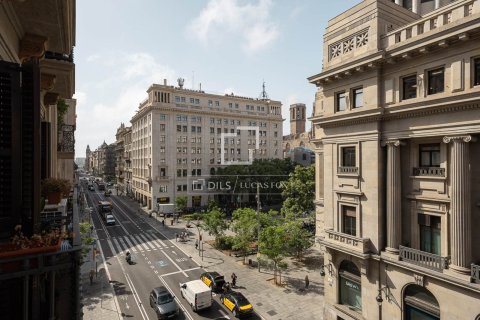 Huoneisto myytävänä Barcelona, Espanja, 4 makuuhuonetta, 204 m2 No. 192715 - kuva 2