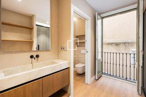 Huoneisto myytävänä Barcelona, Espanja, 4 makuuhuonetta, 204 m2 No. 192715 - kuva 27