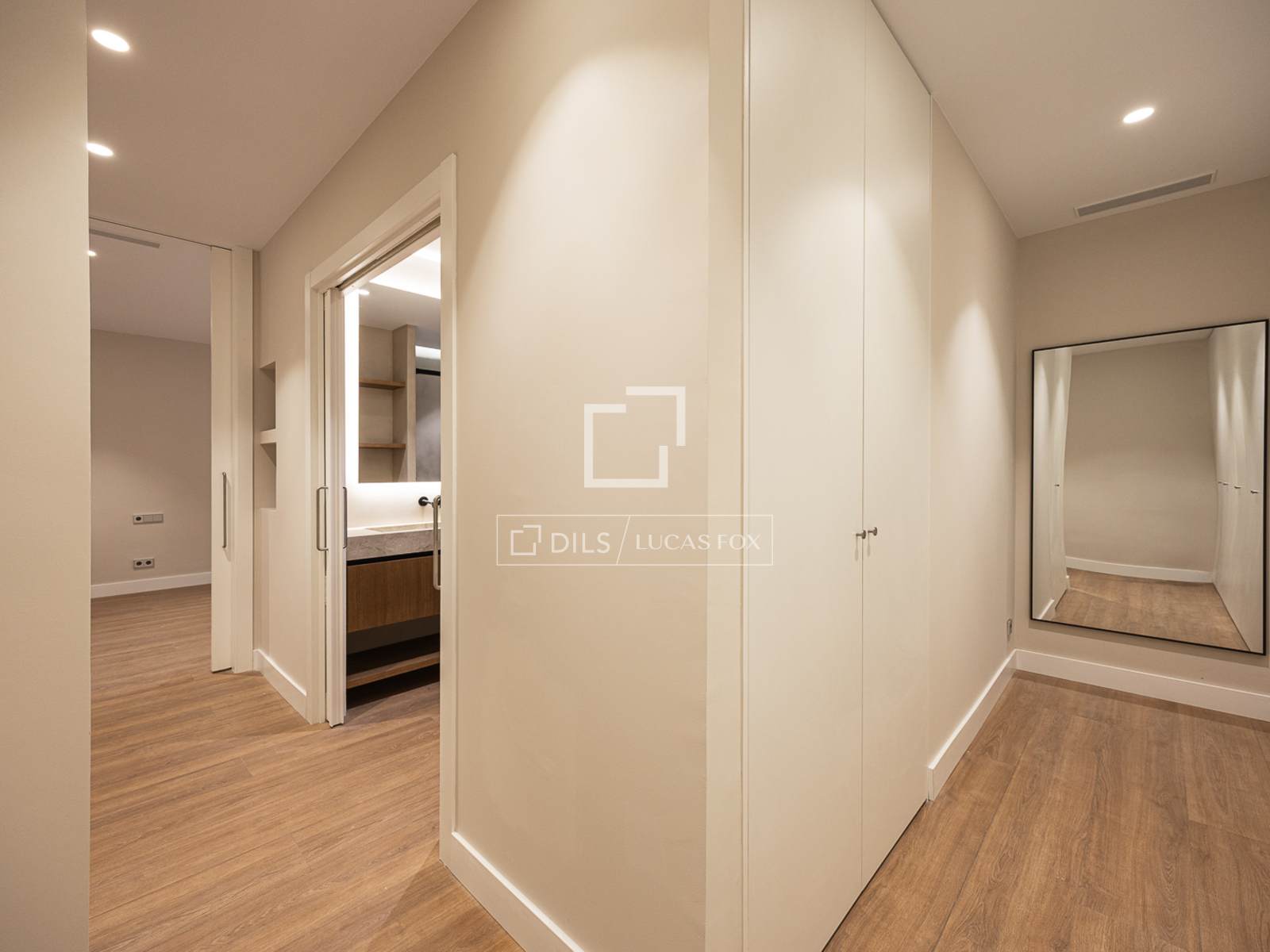 Apartment à Barcelona, Espagne 4 chambres, 204 m2 No. 192715