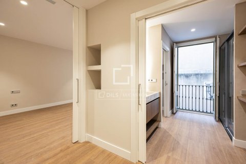 Huoneisto myytävänä Barcelona, Espanja, 4 makuuhuonetta, 204 m2 No. 192715 - kuva 25