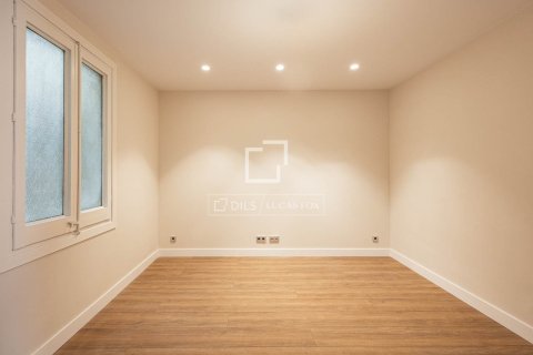 Huoneisto myytävänä Barcelona, Espanja, 4 makuuhuonetta, 204 m2 No. 192715 - kuva 12