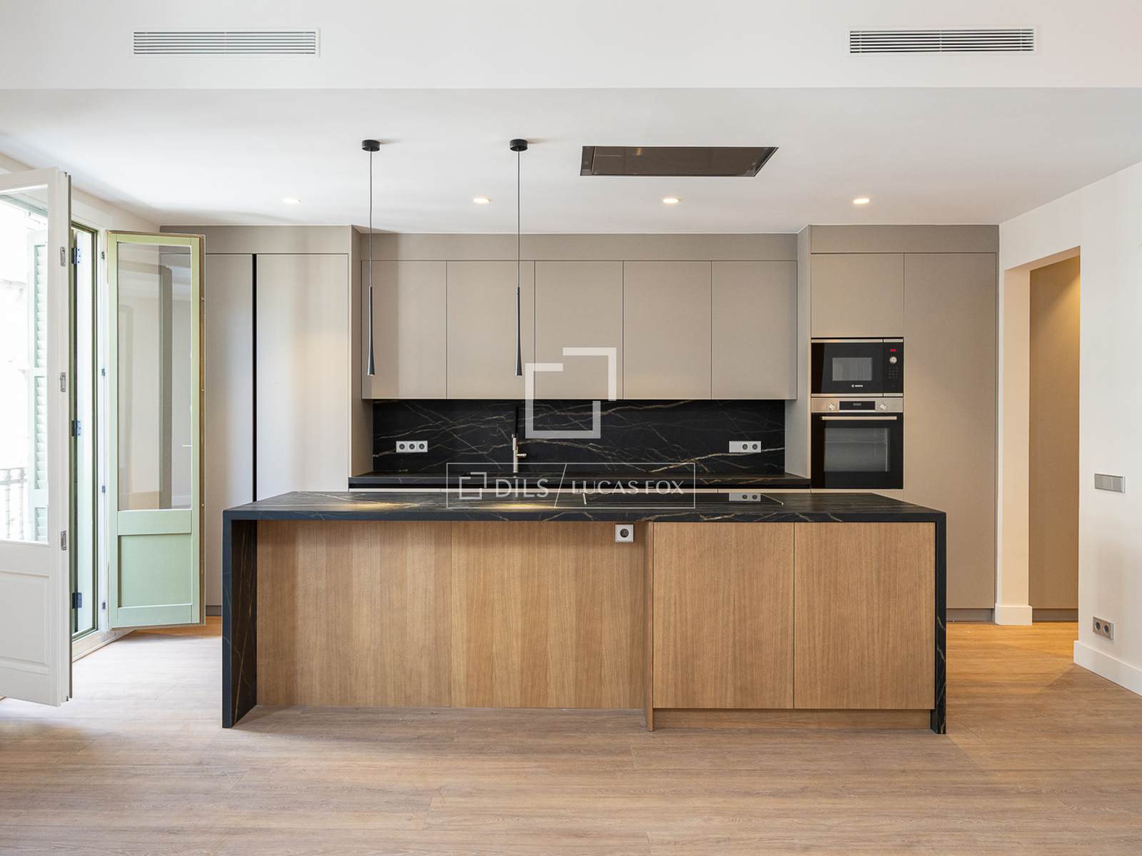 Apartment à Barcelona, Espagne 4 chambres, 204 m2 No. 192715
