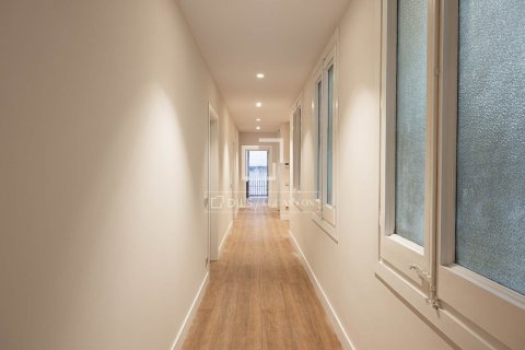 Huoneisto myytävänä Barcelona, Espanja, 4 makuuhuonetta, 204 m2 No. 192715 - kuva 19